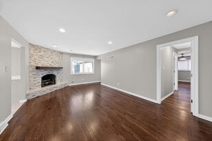 Building Photo - 15334 Larkspur Ln