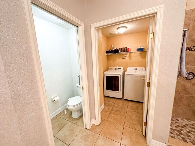 Building Photo - 3 Bed/ 2.5 Bath Pet Friendly Home!