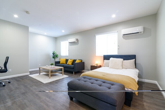 Building Photo - 1164 W 24th St