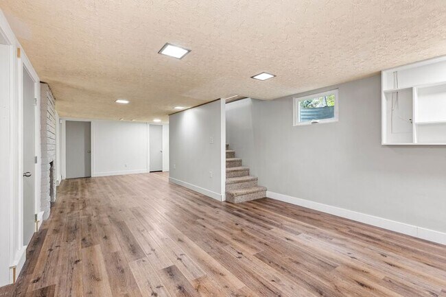 Building Photo - 12507 NE Knott St