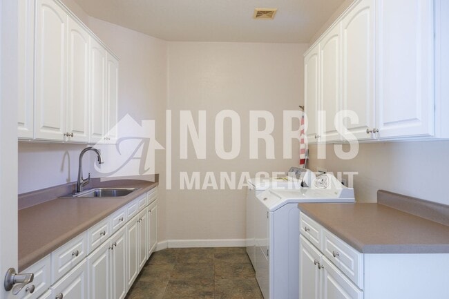 Building Photo - Gorgeous Well Cared For Home with a Casita in Robson Ranch