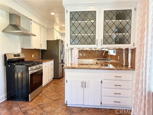 Building Photo - 22346 Burbank Blvd