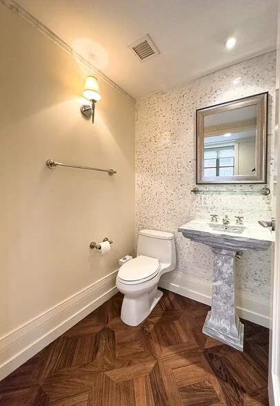 Building Photo - 140 E 63rd St