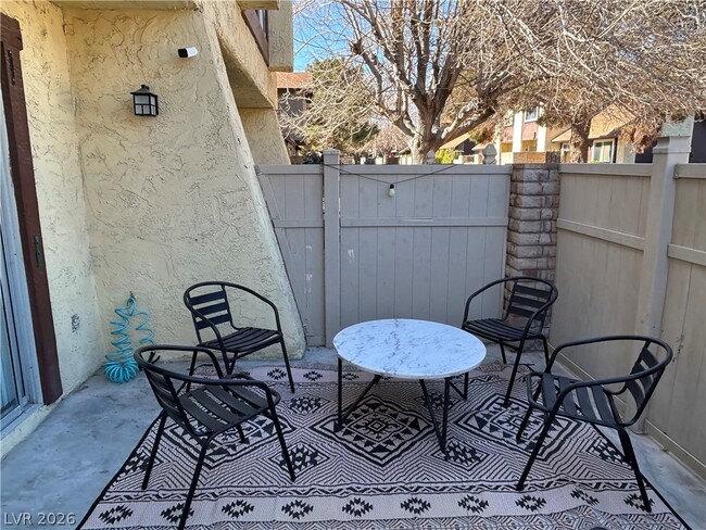 Building Photo - 4458 Del Oro Dr