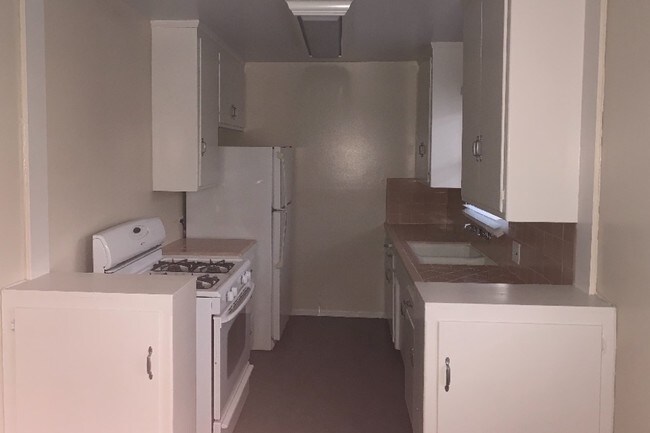 Building Photo - 14225 Riverside Dr