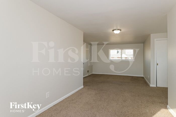 Building Photo - 8680 Belhaven Dr