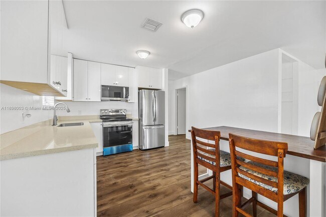 Building Photo - 500 NE 136th St