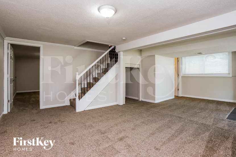 Building Photo - 8 Four Winds Dr