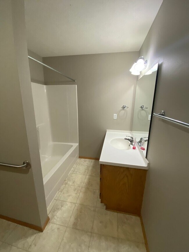 Building Photo - Clifton Duplex