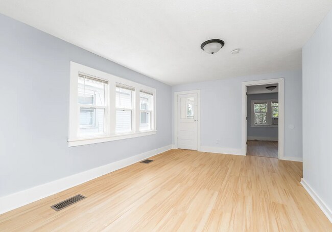 Building Photo - 1044 Muskegon Ave NW