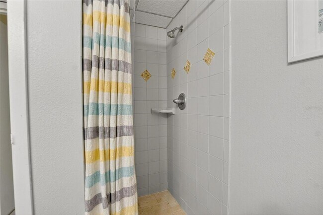 Building Photo - 202 Bedford St