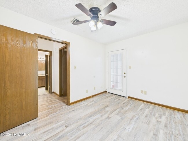 Building Photo - 113 Shekel Dr