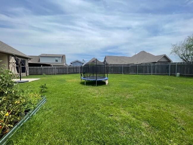 Building Photo - Stunning 4-Bedroom 3-Bath Home for Lease i...