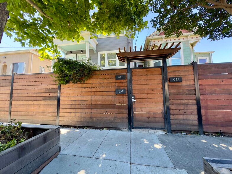 Building Photo - 697 30th St