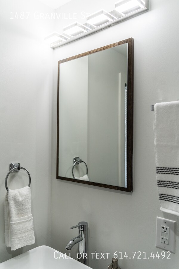 Building Photo - 1487 Granville St