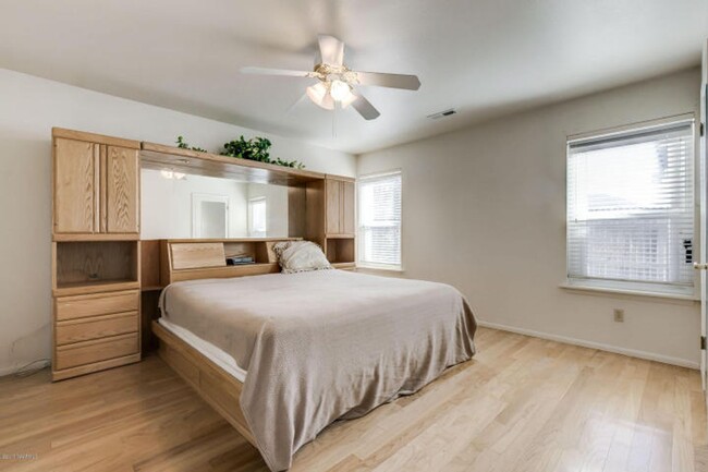 Building Photo - 4 Bed, 2 Bath in CHESHIRE!! Amazing Peak V...