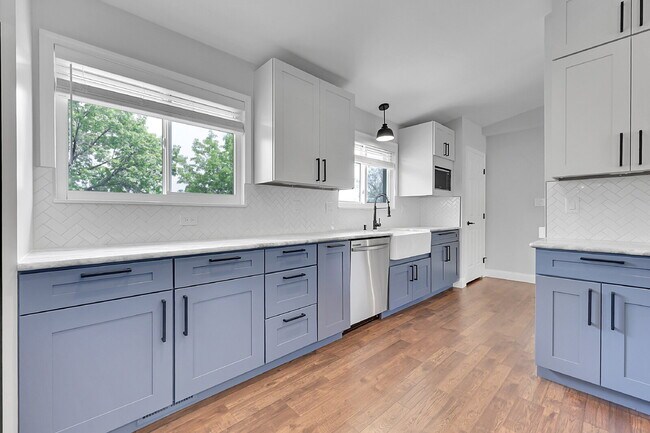 Building Photo - $2,700.00 - 4 Beds, 2 Baths, Single Family...