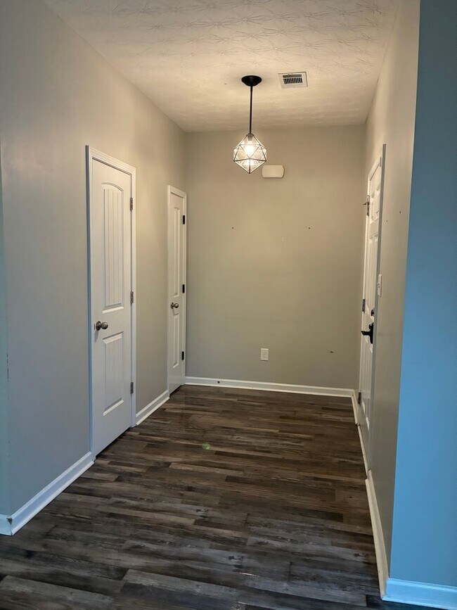 Building Photo - 20 Mill pond Ct