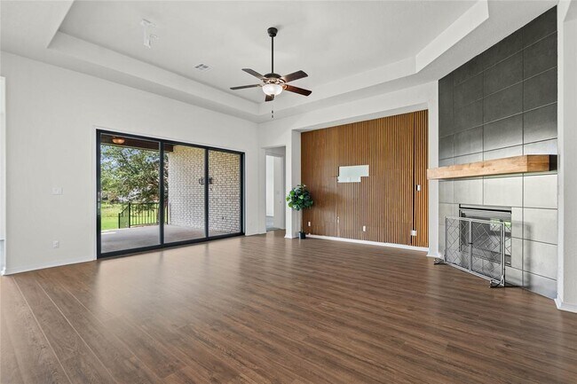 Building Photo - 1336 Academy Oaks Dr