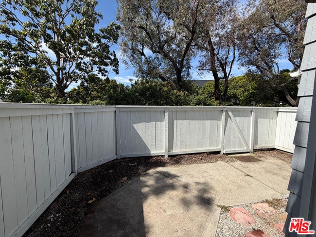 Building Photo - 5740 Canterbury Dr