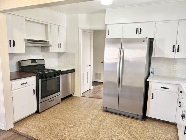 Building Photo - 5408 Joe Sayers Ave