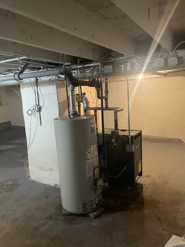 Building Photo - 27 Anthony St