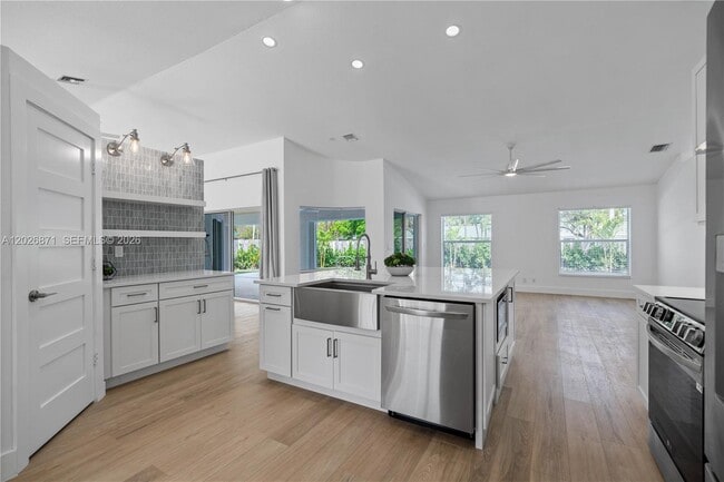 Building Photo - 5923 Loxahatchee Pines Dr