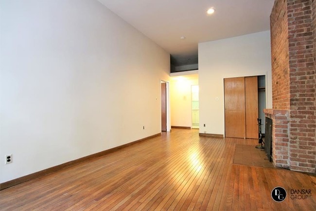 Building Photo - 309 West 76th Street