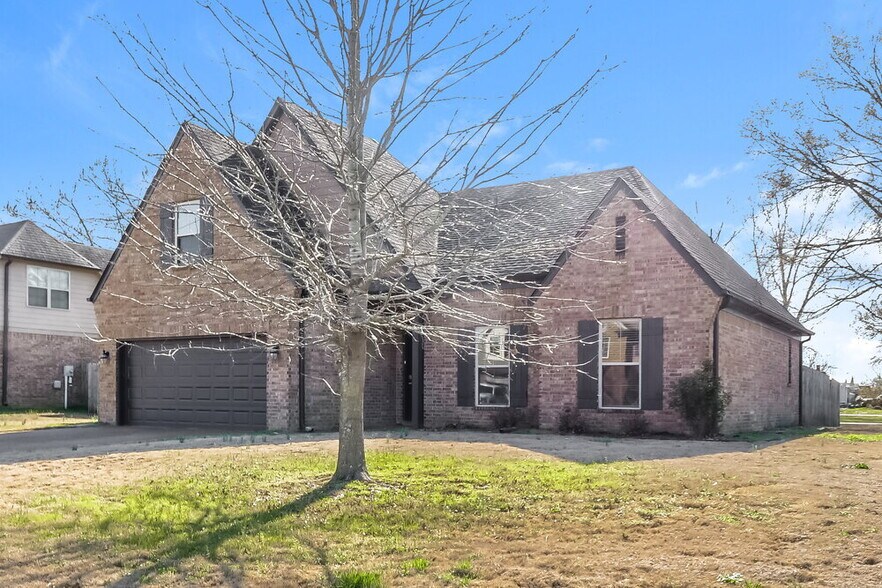 Building Photo - 45 Green Hills Dr