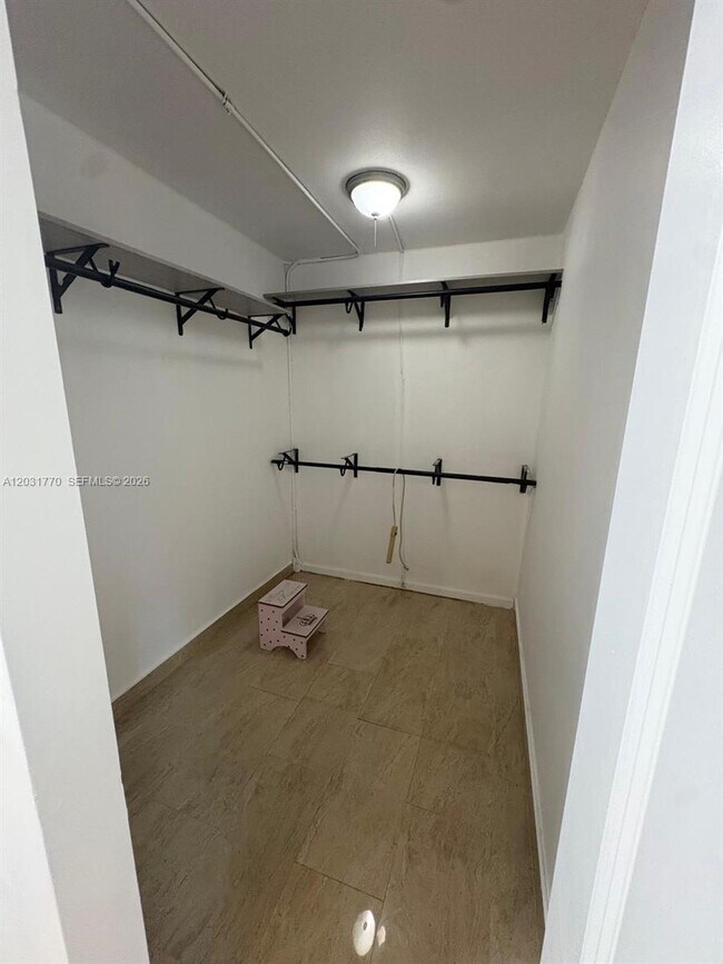 Building Photo - 15003 Coconut Ct