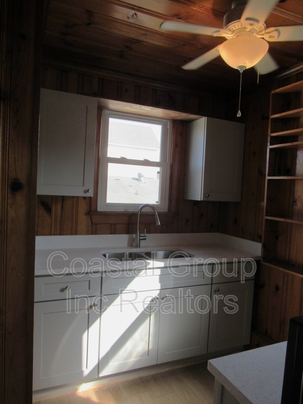Building Photo - 3521 Bayside Ave