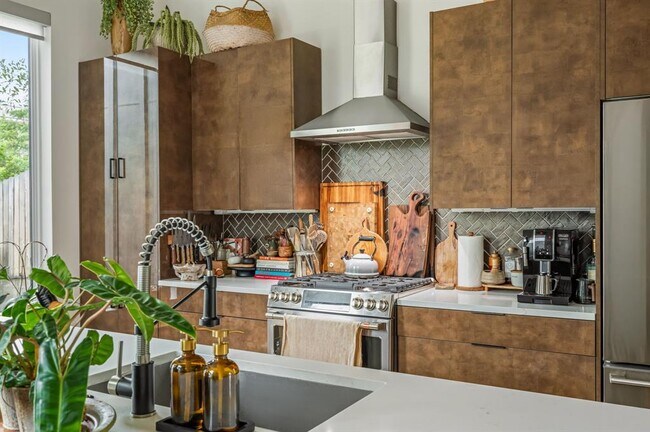 Building Photo - 2507 Audubon Pl