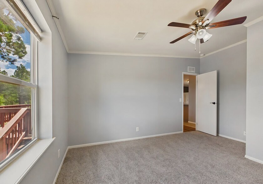 Building Photo - 111 Honeydew Ln