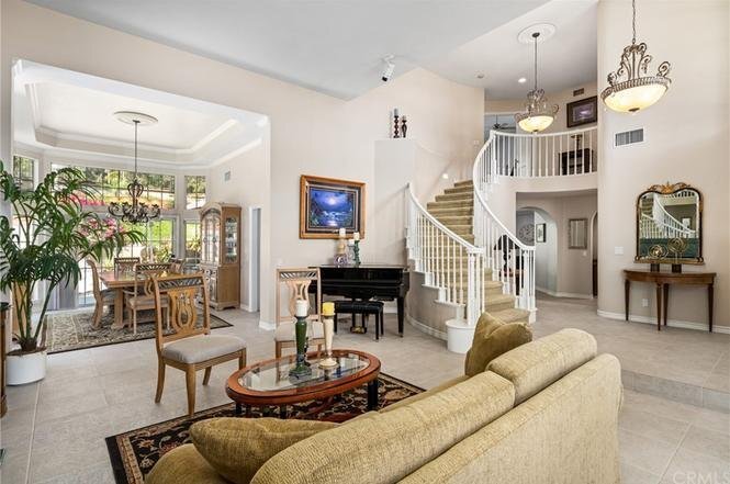 Building Photo - 5860 Vista Del Mar