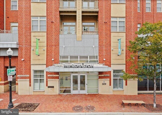 Building Photo - 309 Holland Ln