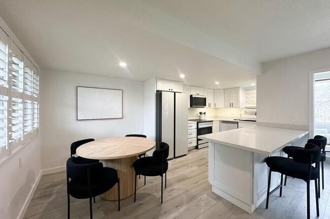 Building Photo - 14225 Lora Dr