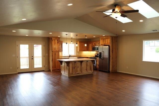 Building Photo - Henderson Center Gorgeous!  Executive Home, Beautiful finishes