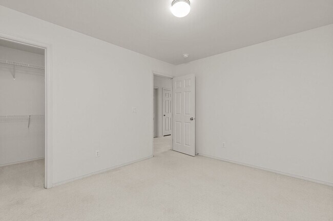 Building Photo - Stunning 3 bed, 2.5 bath home in desirable Bothell neighborhood
