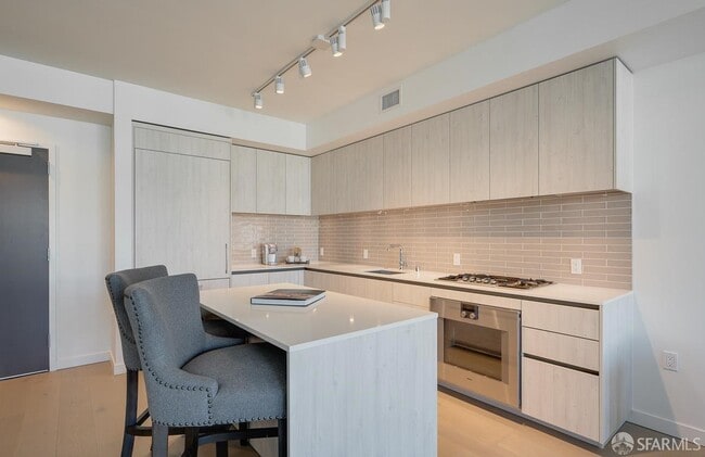 Building Photo - 1000 3rd St