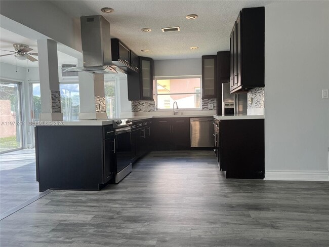 Building Photo - 5909 NW 67th Ave