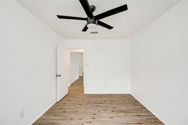 Building Photo - 6705 Lancret Hill Dr