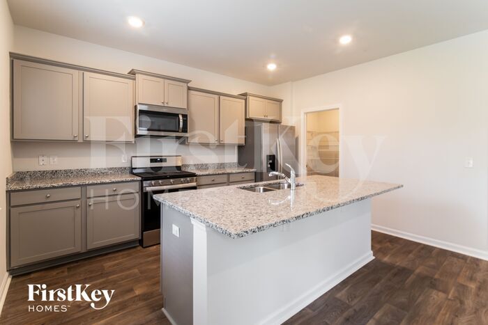 Building Photo - 348 Bering Ln