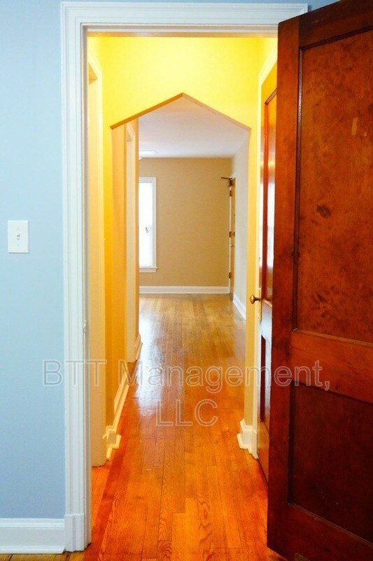 Building Photo - 8406 Greenwood Ave