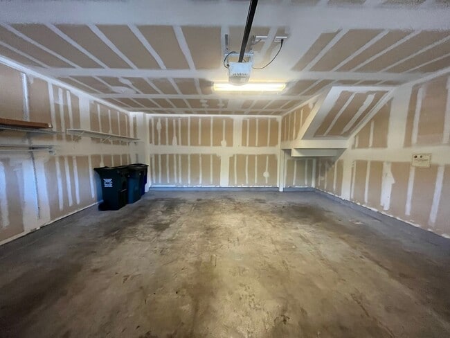 Building Photo - HAMPTON VILLAGE - 2 BR / 2 BA CONDO AVAILABLE NOW!