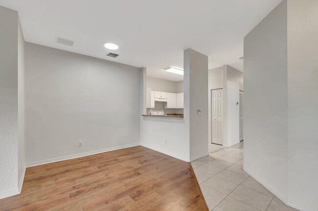 Building Photo - 3070 Grandiflora Dr