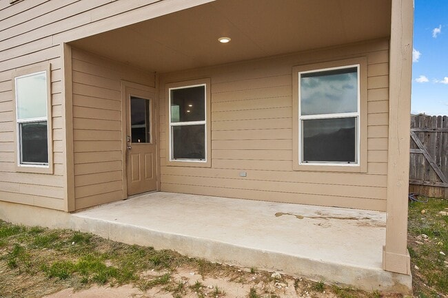 Building Photo - 4 Bedroom/3 Bath Redbird Ranch Subdivision