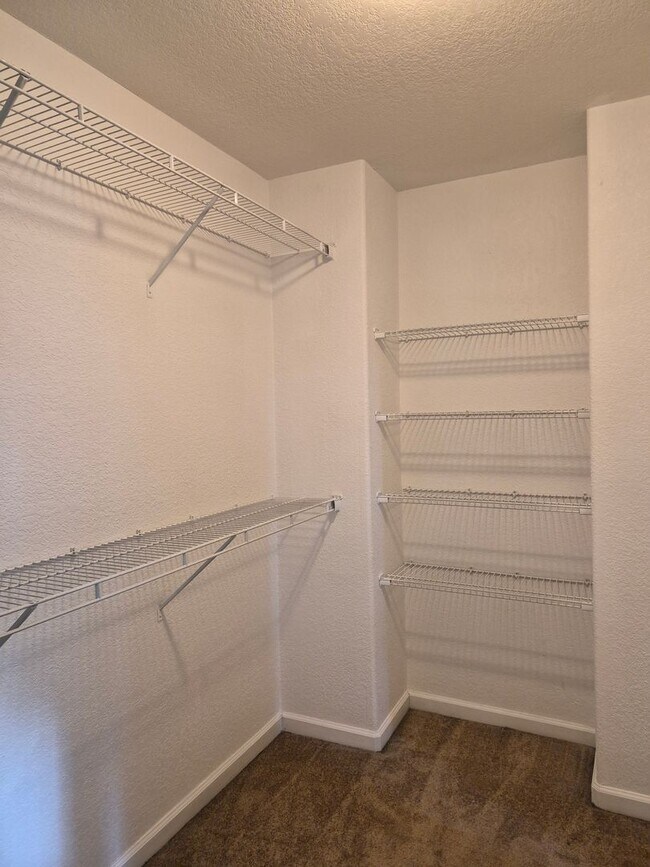 Building Photo - 1723 Fisher Ave