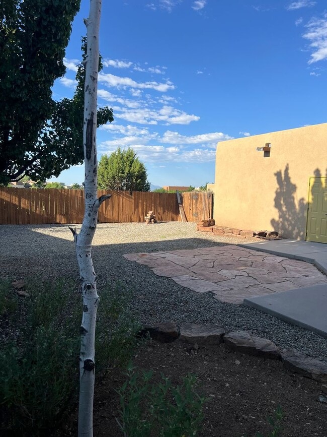 Building Photo - Charming Southwest Living Near Santa Fe Co...