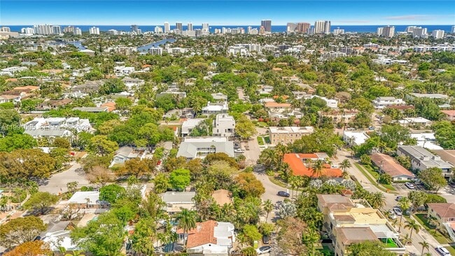 Building Photo - 1419 NE 4th Ct