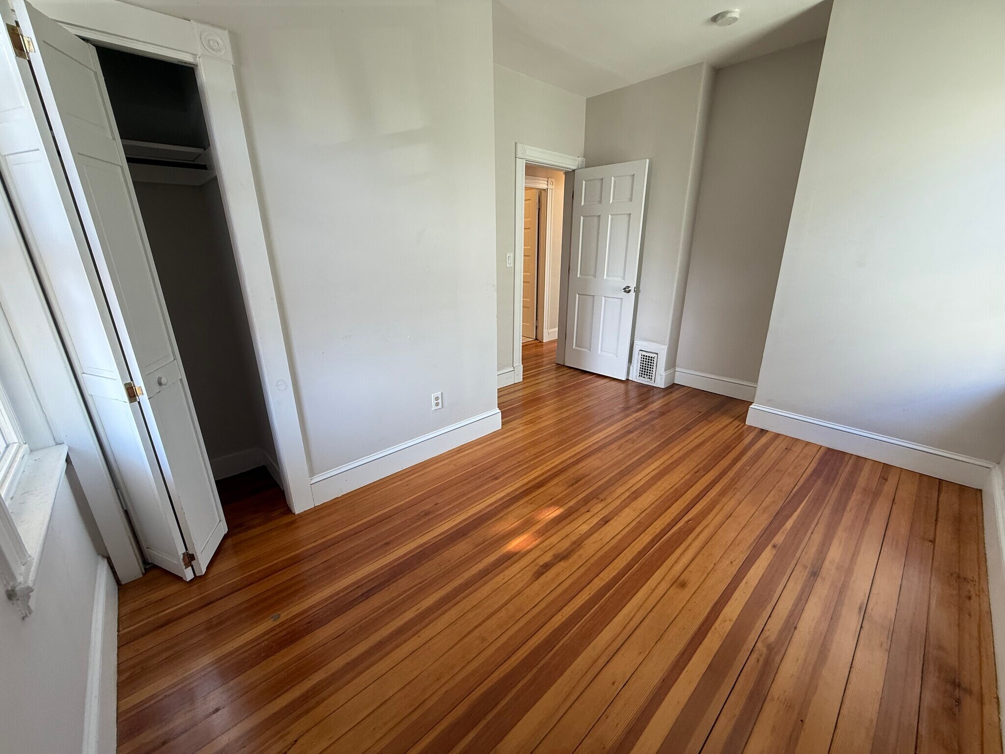 Building Photo - 26 Taft St